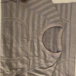 Lululemon lavender short sleeve top